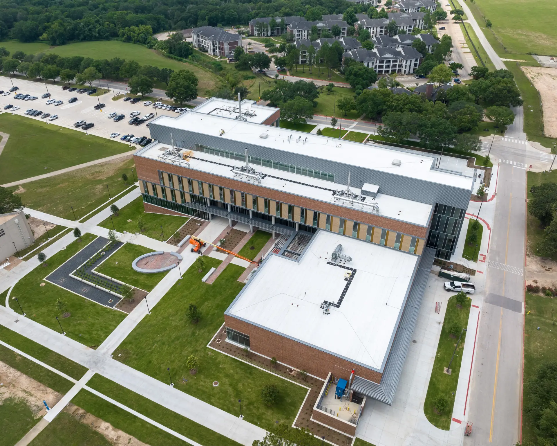 PVAMU Engineering Building roofing project - view 3