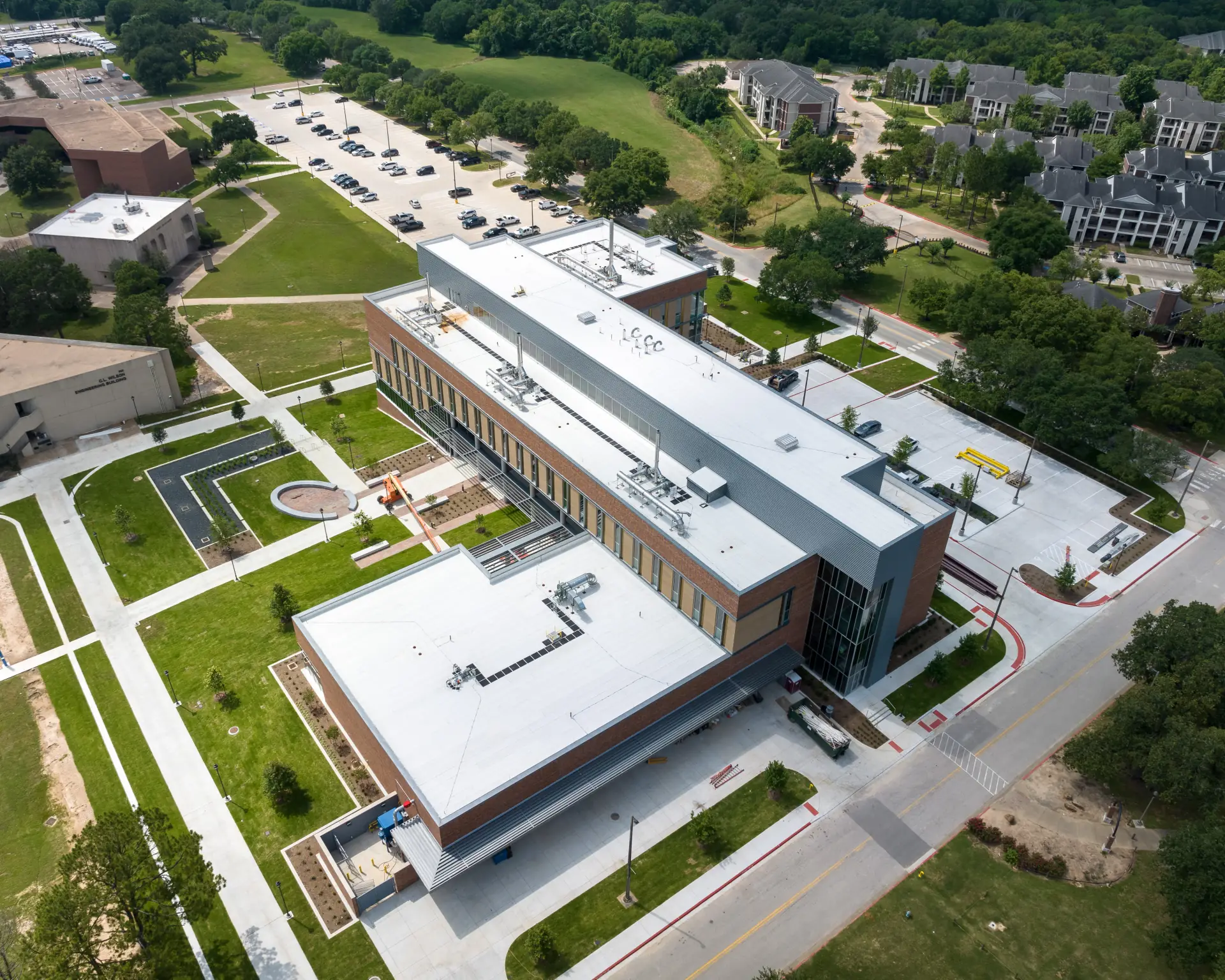PVAMU Engineering Building roofing project - view 5